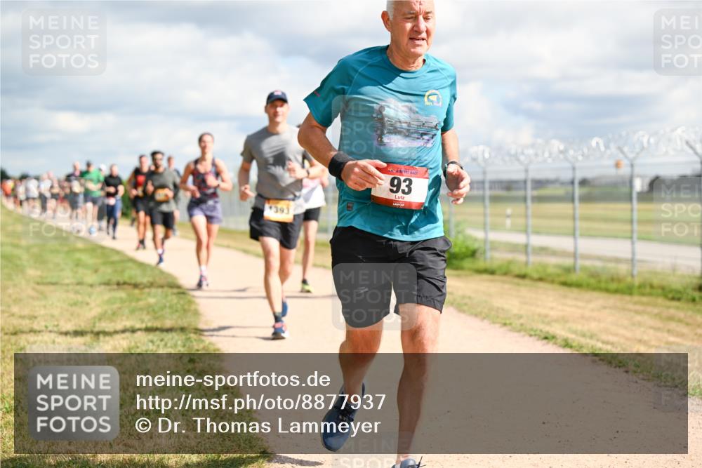 14.09.2025 - Airport Race Dr. Thomas Lammeyer http://msf.ph/oto/8877937 14.09.2025 12:24:50 Laufen 393, 93 meine-sportfotos.de
