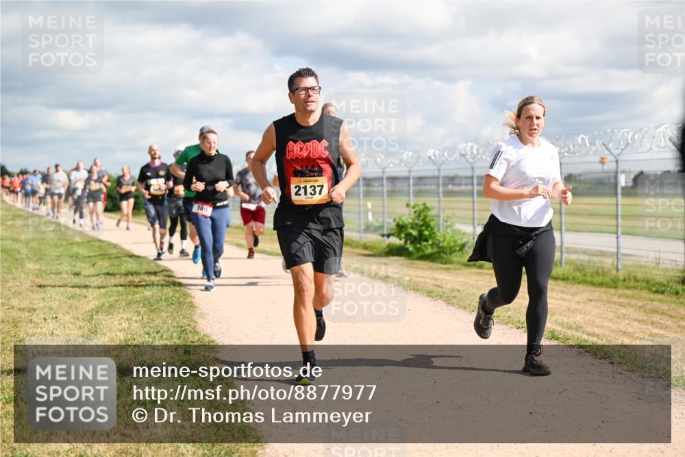 14.09.2025 - Airport Race Dr. Thomas Lammeyer http://msf.ph/oto/8877977 14.09.2025 12:24:57 Laufen 100, 2137 meine-sportfotos.de