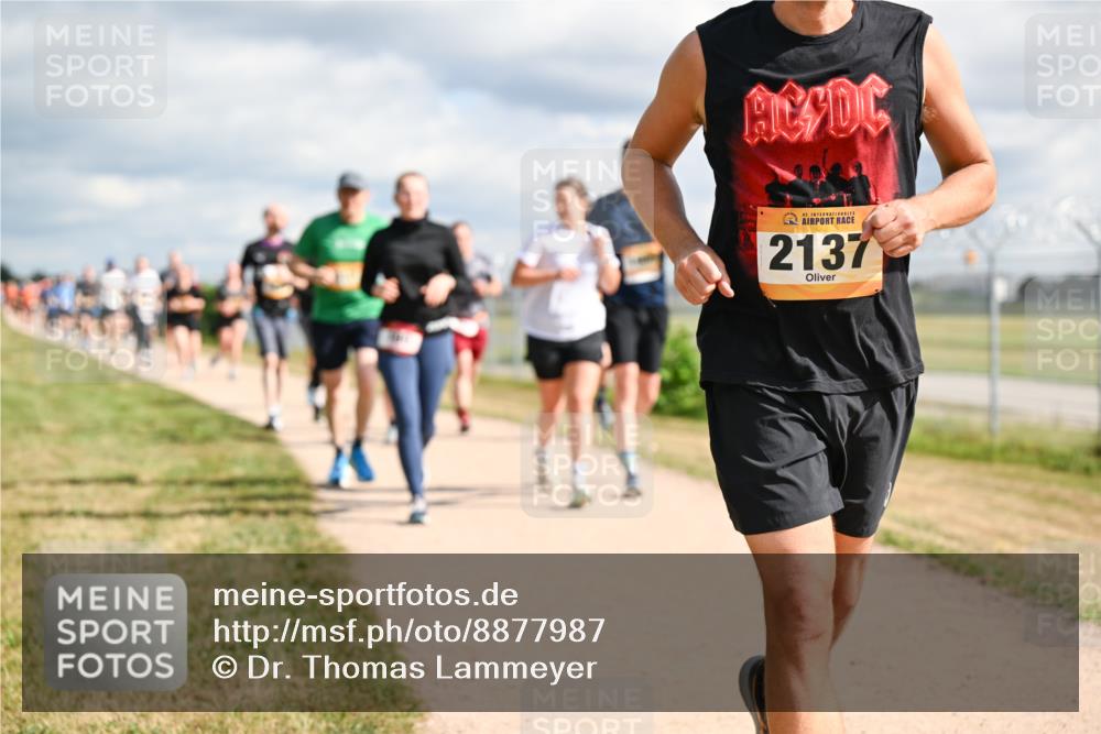 14.09.2025 - Airport Race Dr. Thomas Lammeyer http://msf.ph/oto/8877987 14.09.2025 12:24:58 Laufen 42, 2137 meine-sportfotos.de