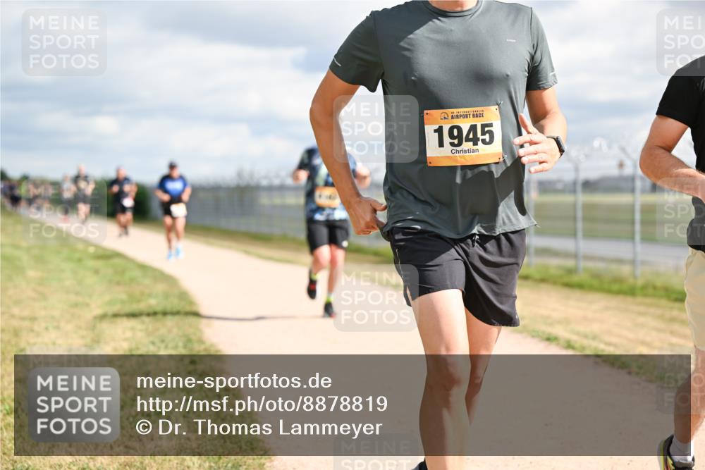 14.09.2025 - Airport Race Dr. Thomas Lammeyer http://msf.ph/oto/8878819 14.09.2025 12:27:00 Laufen 42, 1945 meine-sportfotos.de