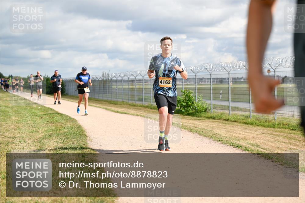 14.09.2025 - Airport Race Dr. Thomas Lammeyer http://msf.ph/oto/8878823 14.09.2025 12:27:01 Laufen 4162 meine-sportfotos.de