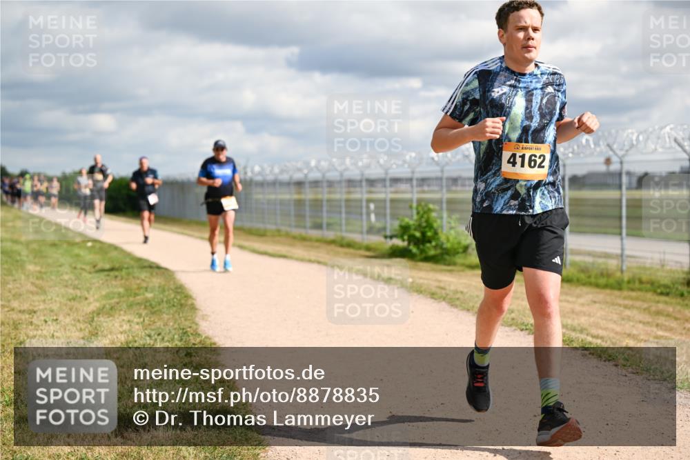 14.09.2025 - Airport Race Dr. Thomas Lammeyer http://msf.ph/oto/8878835 14.09.2025 12:27:02 Laufen 4162 meine-sportfotos.de
