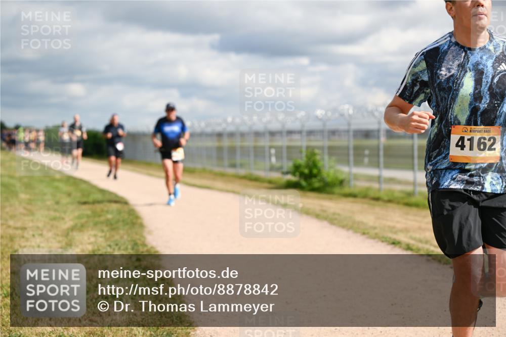 14.09.2025 - Airport Race Dr. Thomas Lammeyer http://msf.ph/oto/8878842 14.09.2025 12:27:03 Laufen 42, 4162 meine-sportfotos.de