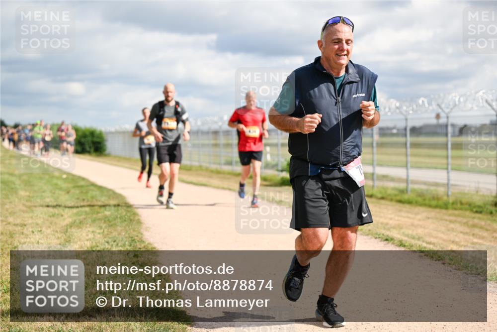 14.09.2025 - Airport Race Dr. Thomas Lammeyer http://msf.ph/oto/8878874 14.09.2025 12:27:10 Laufen 400 meine-sportfotos.de
