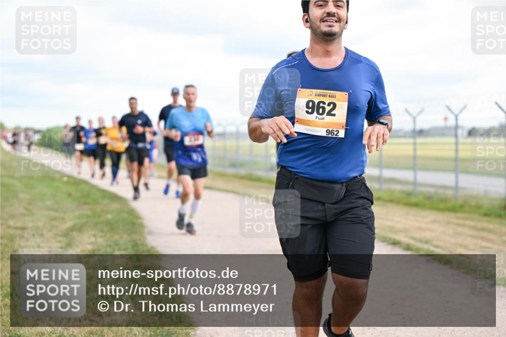 14.09.2025 - Airport Race Dr. Thomas Lammeyer http://msf.ph/oto/8878971 14.09.2025 12:27:29 Laufen 42, 962, 962 meine-sportfotos.de