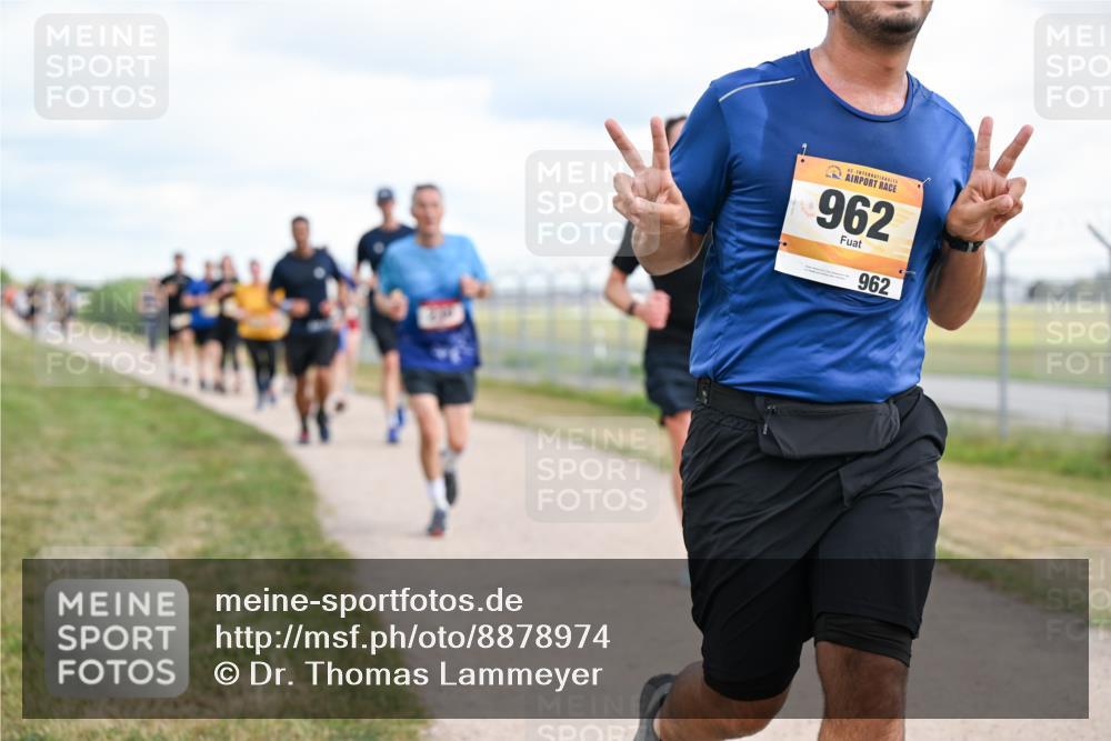 14.09.2025 - Airport Race Dr. Thomas Lammeyer http://msf.ph/oto/8878974 14.09.2025 12:27:29 Laufen 42, 962, 962 meine-sportfotos.de