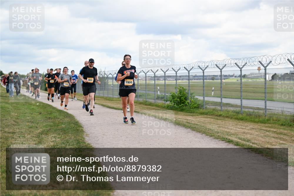 14.09.2025 - Airport Race Dr. Thomas Lammeyer http://msf.ph/oto/8879382 14.09.2025 12:28:33 Laufen 1352, 933, 1900 meine-sportfotos.de