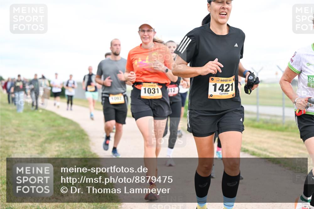 14.09.2025 - Airport Race Dr. Thomas Lammeyer http://msf.ph/oto/8879475 14.09.2025 12:28:43 Laufen 1092, 1031, 312, 1421, 0, 3 meine-sportfotos.de