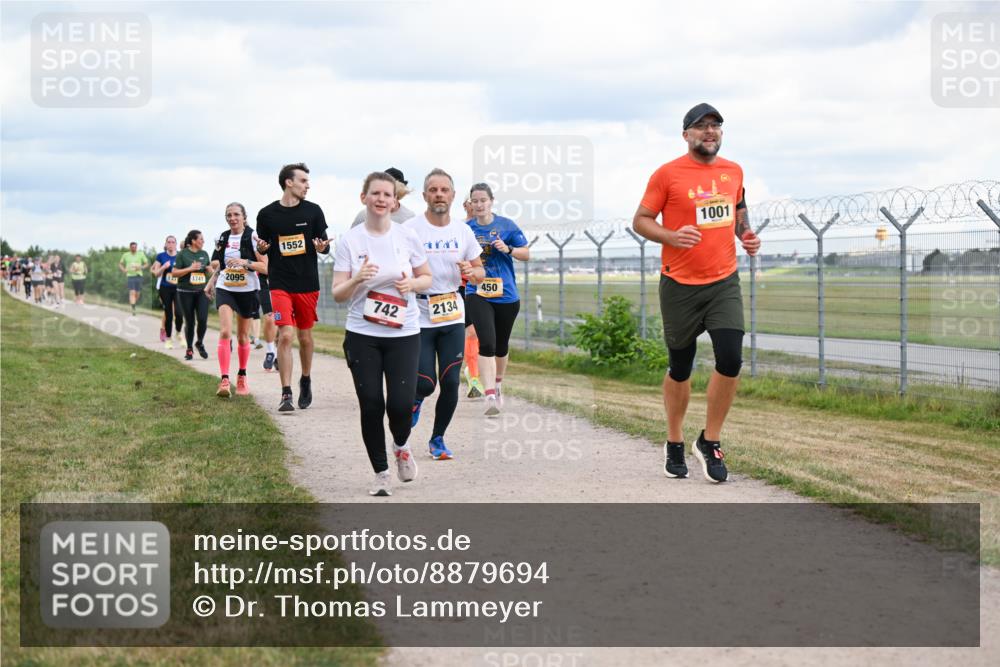14.09.2025 - Airport Race Dr. Thomas Lammeyer http://msf.ph/oto/8879694 14.09.2025 12:29:15 Laufen 1741, 2095, 1552, 742, 2134, 450, 1001 meine-sportfotos.de