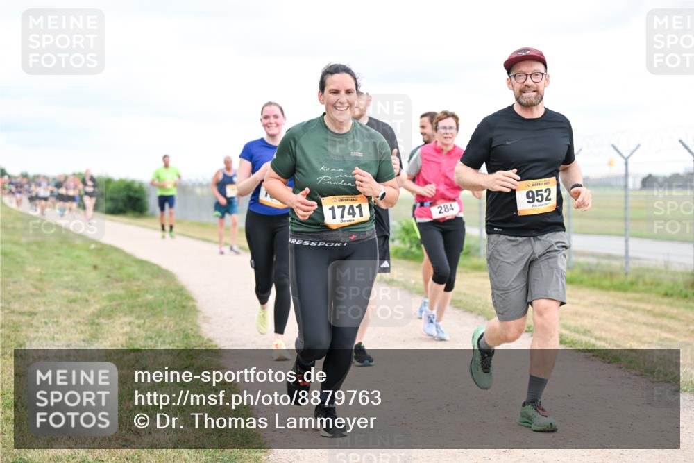 14.09.2025 - Airport Race Dr. Thomas Lammeyer http://msf.ph/oto/8879763 14.09.2025 12:29:22 Laufen 1741, 284, 952 meine-sportfotos.de