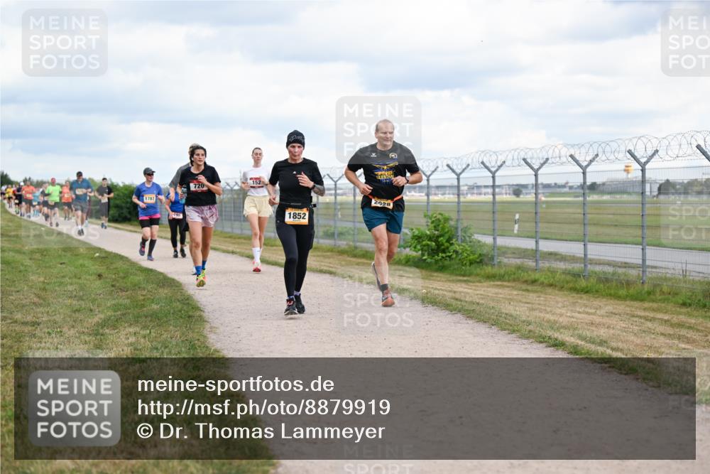 14.09.2025 - Airport Race Dr. Thomas Lammeyer http://msf.ph/oto/8879919 14.09.2025 12:29:46 Laufen 1787, 195, 720, 152, 1852, 2028 meine-sportfotos.de