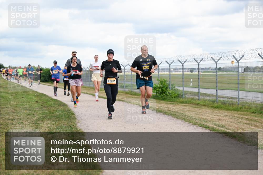 14.09.2025 - Airport Race Dr. Thomas Lammeyer http://msf.ph/oto/8879921 14.09.2025 12:29:46 Laufen 1787, 195, 720, 15, 0, 40, 128, 1852 meine-sportfotos.de