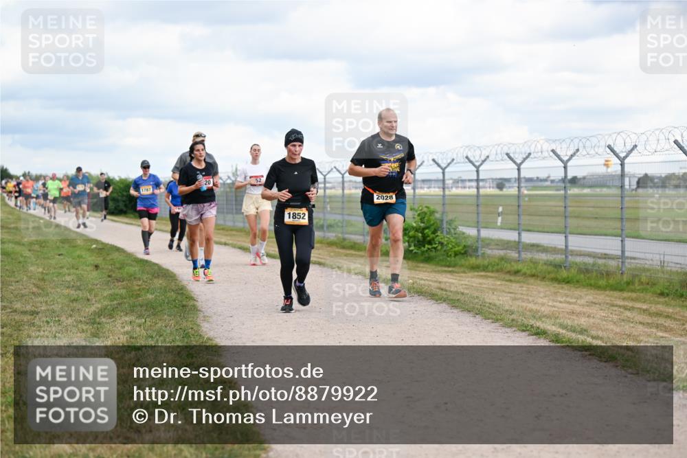 14.09.2025 - Airport Race Dr. Thomas Lammeyer http://msf.ph/oto/8879922 14.09.2025 12:29:46 Laufen 20, 1787, 52, 1852, 2028 meine-sportfotos.de