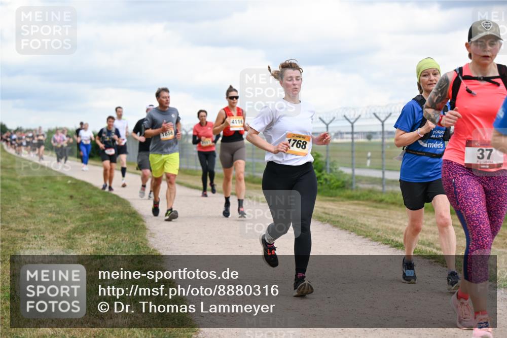 14.09.2025 - Airport Race Dr. Thomas Lammeyer http://msf.ph/oto/8880316 14.09.2025 12:30:33 Laufen 1856, 4116, 1768, 37 meine-sportfotos.de
