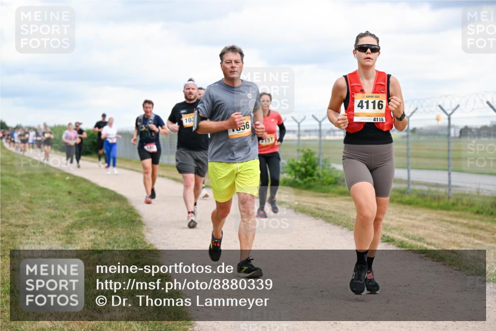 14.09.2025 - Airport Race Dr. Thomas Lammeyer http://msf.ph/oto/8880339 14.09.2025 12:30:36 Laufen 103, 1956, 1, 4116, 4116 meine-sportfotos.de