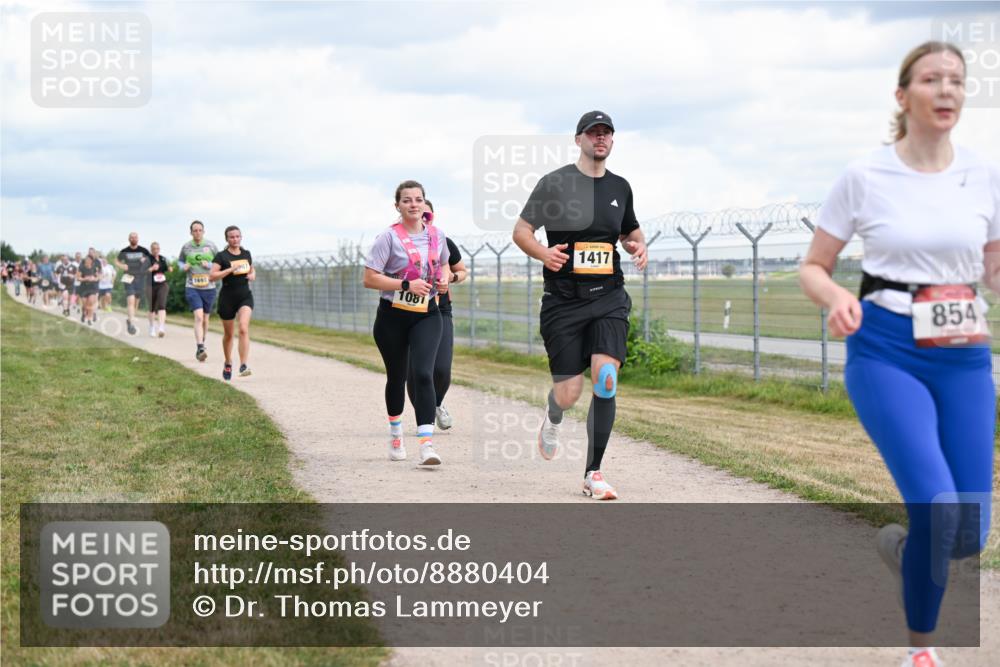 14.09.2025 - Airport Race Dr. Thomas Lammeyer http://msf.ph/oto/8880404 14.09.2025 12:30:44 Laufen 1693, 1081, 1417, 854 meine-sportfotos.de