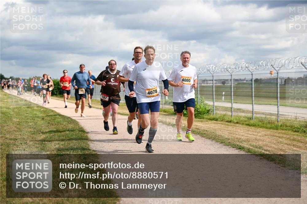 14.09.2025 - Airport Race Dr. Thomas Lammeyer http://msf.ph/oto/8880571 14.09.2025 12:31:02 Laufen 4078, 4080, 1982, 167 meine-sportfotos.de