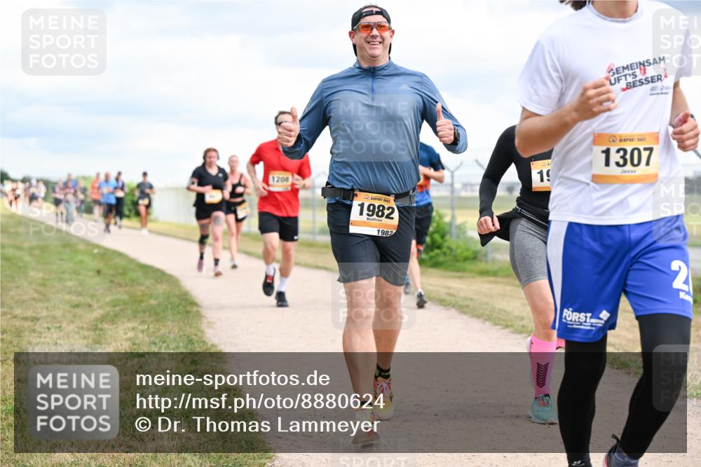 14.09.2025 - Airport Race Dr. Thomas Lammeyer http://msf.ph/oto/8880624 14.09.2025 12:31:08 Laufen 1208, 1982, 1982, 1307, 19, 2 meine-sportfotos.de