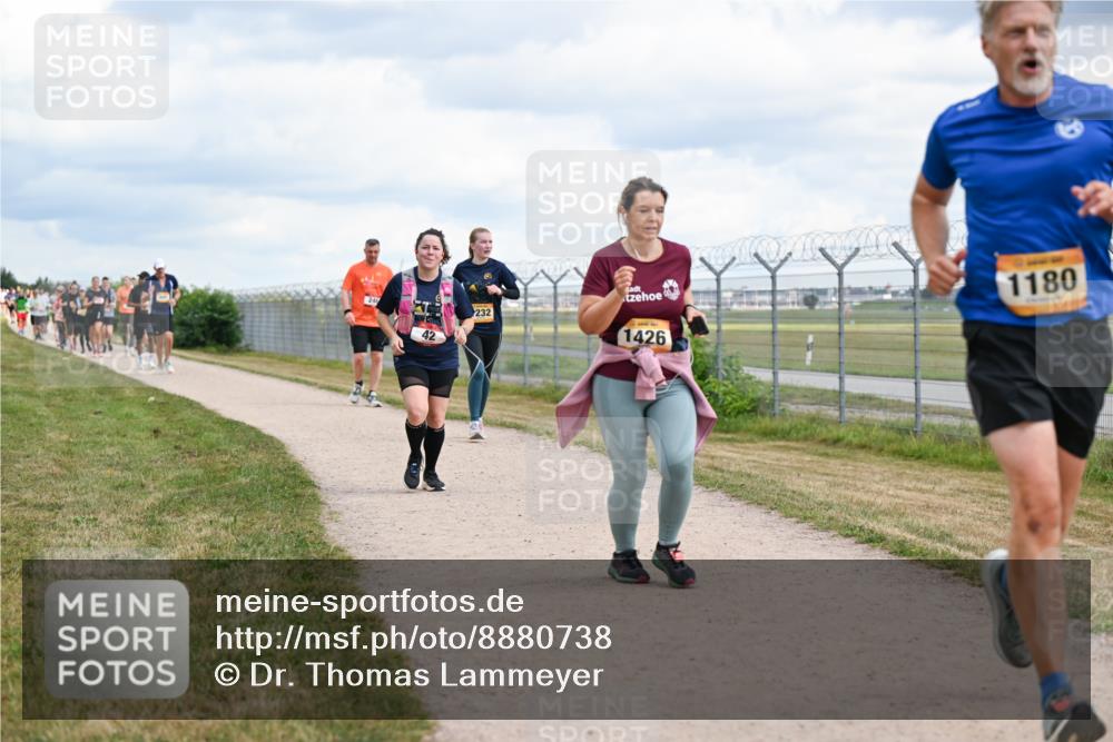14.09.2025 - Airport Race Dr. Thomas Lammeyer http://msf.ph/oto/8880738 14.09.2025 12:31:23 Laufen 42, 232, 1426, 1180 meine-sportfotos.de