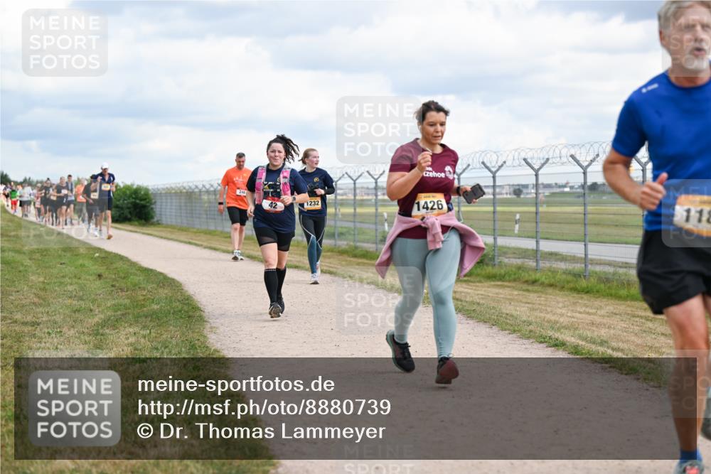 14.09.2025 - Airport Race Dr. Thomas Lammeyer http://msf.ph/oto/8880739 14.09.2025 12:31:24 Laufen 246, 42, 1232, 1426, 118 meine-sportfotos.de