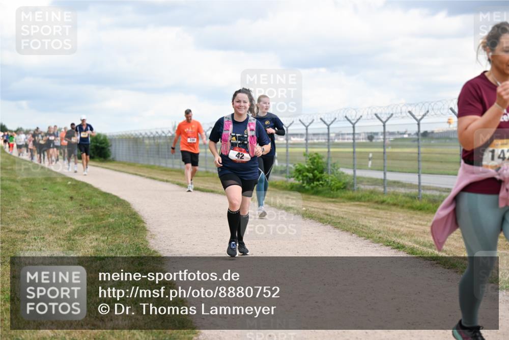 14.09.2025 - Airport Race Dr. Thomas Lammeyer http://msf.ph/oto/8880752 14.09.2025 12:31:25 Laufen 344, 42, 142 meine-sportfotos.de
