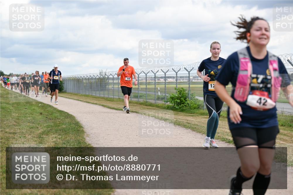 14.09.2025 - Airport Race Dr. Thomas Lammeyer http://msf.ph/oto/8880771 14.09.2025 12:31:27 Laufen 246, 12, 42 meine-sportfotos.de