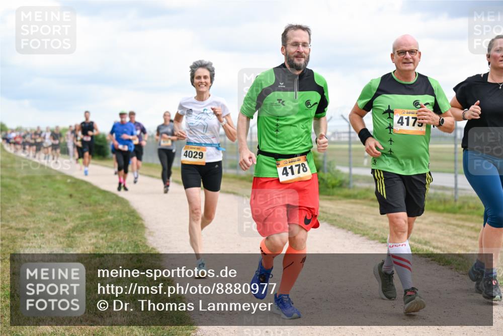 14.09.2025 - Airport Race Dr. Thomas Lammeyer http://msf.ph/oto/8880977 14.09.2025 12:31:58 Laufen 41750, 4029, 4178, 3 meine-sportfotos.de