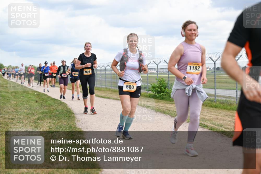 14.09.2025 - Airport Race Dr. Thomas Lammeyer http://msf.ph/oto/8881087 14.09.2025 12:32:13 Laufen 142, 4204, 936, 580, 1182 meine-sportfotos.de