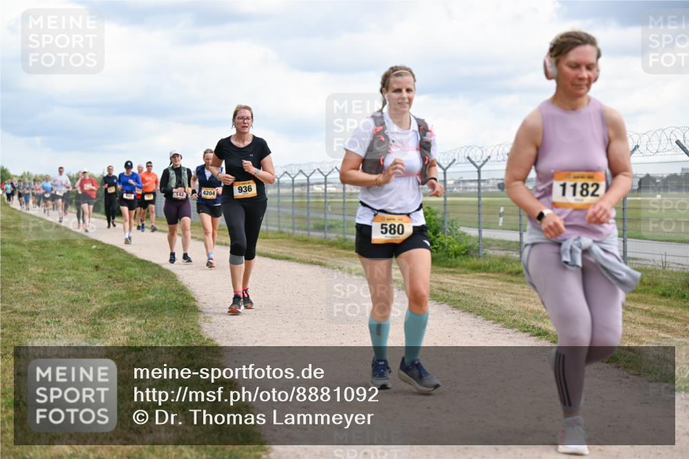 14.09.2025 - Airport Race Dr. Thomas Lammeyer http://msf.ph/oto/8881092 14.09.2025 12:32:13 Laufen 142, 4204, 936, 580, 1182 meine-sportfotos.de