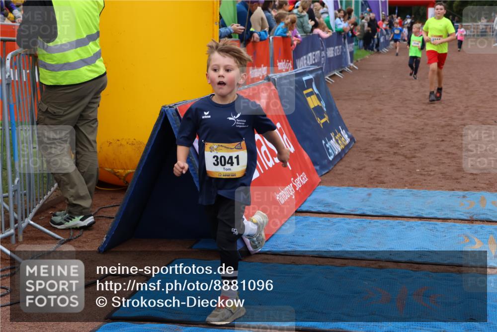 14.09.2025 - Airport Race Strokosch-Dieckow http://msf.ph/oto/8881096 14.09.2025 10:11:14 Ziel 3041, 3171, 3244, 3549 meine-sportfotos.de