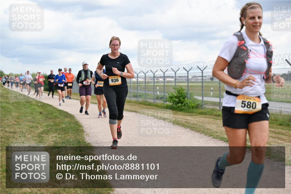 14.09.2025 - Airport Race Dr. Thomas Lammeyer http://msf.ph/oto/8881101 14.09.2025 12:32:14 Laufen 14, 4204, 936, 580 meine-sportfotos.de