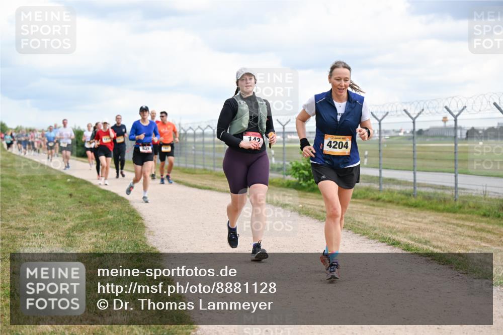 14.09.2025 - Airport Race Dr. Thomas Lammeyer http://msf.ph/oto/8881128 14.09.2025 12:32:17 Laufen 142, 4204 meine-sportfotos.de