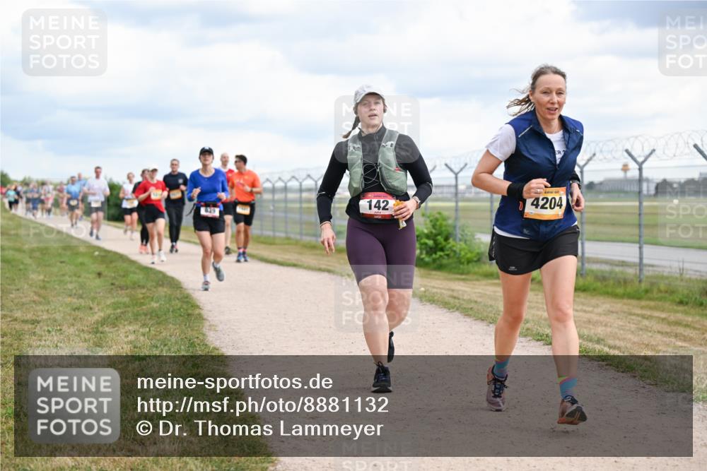 14.09.2025 - Airport Race Dr. Thomas Lammeyer http://msf.ph/oto/8881132 14.09.2025 12:32:18 Laufen 142, 2, 4204 meine-sportfotos.de