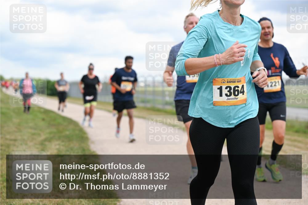 14.09.2025 - Airport Race Dr. Thomas Lammeyer http://msf.ph/oto/8881352 14.09.2025 12:32:49 Laufen 153, 42, 1364, 1221 meine-sportfotos.de