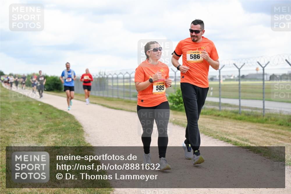 14.09.2025 - Airport Race Dr. Thomas Lammeyer http://msf.ph/oto/8881632 14.09.2025 12:33:34 Laufen 585, 586 meine-sportfotos.de