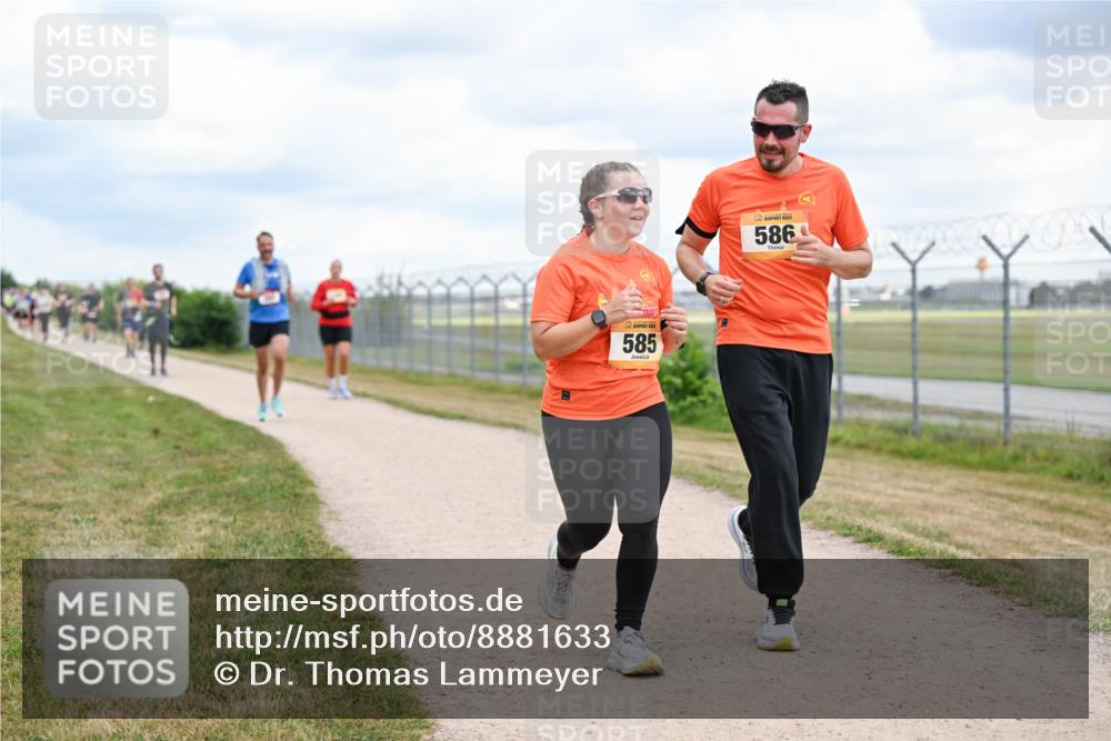 14.09.2025 - Airport Race Dr. Thomas Lammeyer http://msf.ph/oto/8881633 14.09.2025 12:33:34 Laufen 585, 586 meine-sportfotos.de