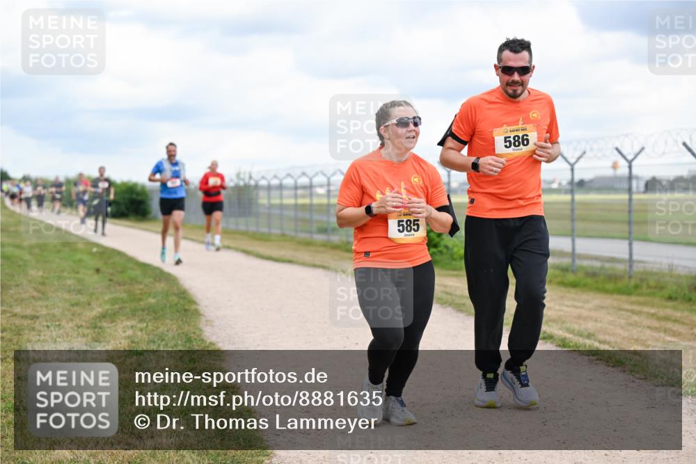 14.09.2025 - Airport Race Dr. Thomas Lammeyer http://msf.ph/oto/8881635 14.09.2025 12:33:34 Laufen 585, 586 meine-sportfotos.de