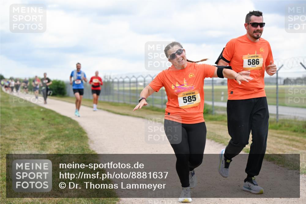 14.09.2025 - Airport Race Dr. Thomas Lammeyer http://msf.ph/oto/8881637 14.09.2025 12:33:34 Laufen 585, 586 meine-sportfotos.de