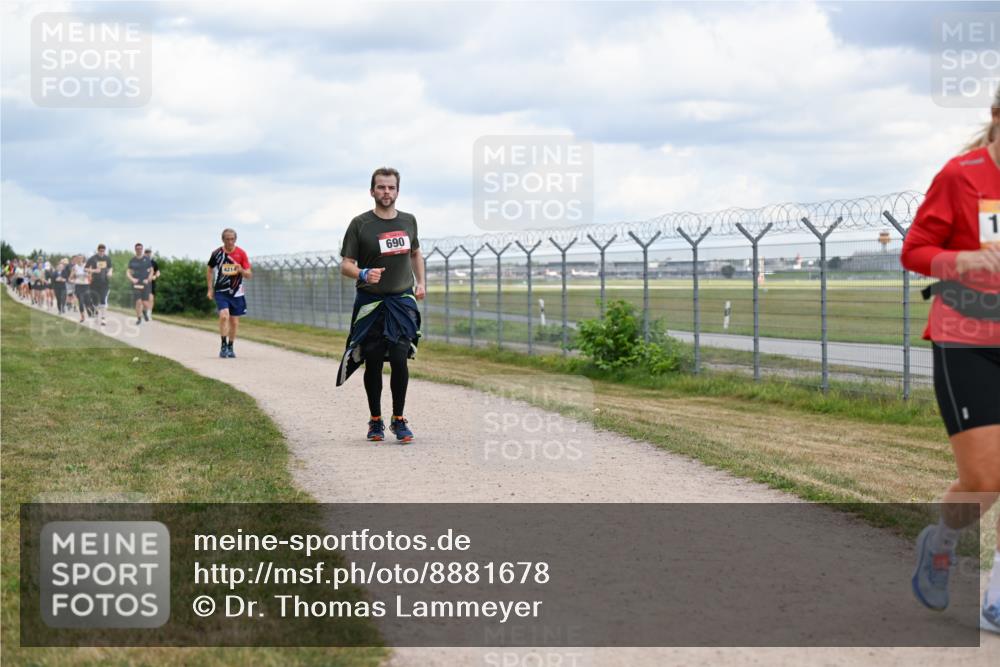 14.09.2025 - Airport Race Dr. Thomas Lammeyer http://msf.ph/oto/8881678 14.09.2025 12:33:43 Laufen 4214, 690, 1 meine-sportfotos.de
