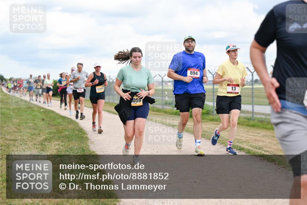 14.09.2025 - Airport Race Dr. Thomas Lammeyer http://msf.ph/oto/8881852 14.09.2025 12:34:08 Laufen 1256, 059, 894, 13 meine-sportfotos.de