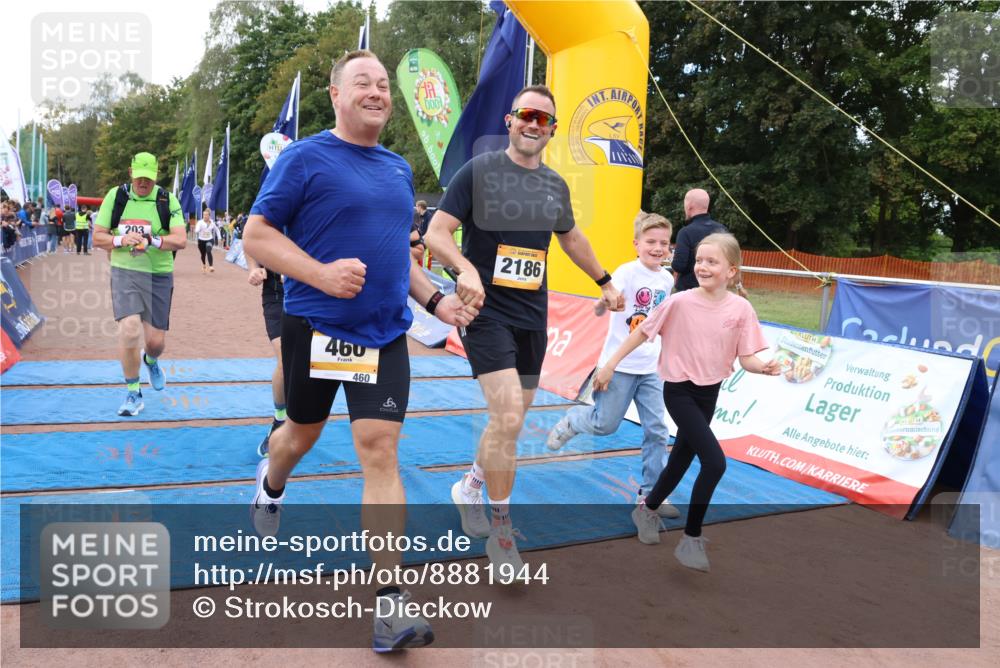 14.09.2025 - Airport Race Strokosch-Dieckow http://msf.ph/oto/8881944 14.09.2025 12:43:33 Ziel 203, 210, 460, 464, 561, 604, 660, 1277, 1561, 1723, 2182, 2186 meine-sportfotos.de