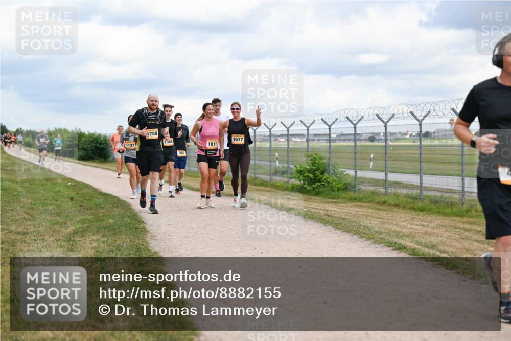 14.09.2025 - Airport Race Dr. Thomas Lammeyer http://msf.ph/oto/8882155 14.09.2025 12:34:39 Laufen 201, 1137, 1788, 1986, 1677, 352, 1811 meine-sportfotos.de