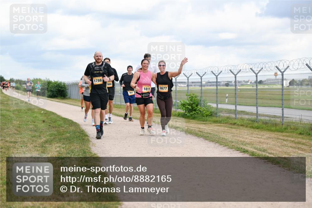 14.09.2025 - Airport Race Dr. Thomas Lammeyer http://msf.ph/oto/8882165 14.09.2025 12:34:40 Laufen 12, 1788, 986, 1811, 1677, 352 meine-sportfotos.de
