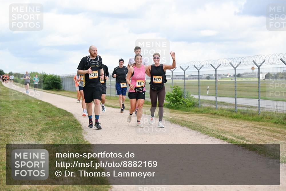 14.09.2025 - Airport Race Dr. Thomas Lammeyer http://msf.ph/oto/8882169 14.09.2025 12:34:41 Laufen 1788, 11, 86, 1677, 1811, 352 meine-sportfotos.de