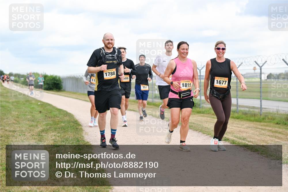 14.09.2025 - Airport Race Dr. Thomas Lammeyer http://msf.ph/oto/8882190 14.09.2025 12:34:42 Laufen 11, 201, 1788, 86, 1677, 1811, 352 meine-sportfotos.de