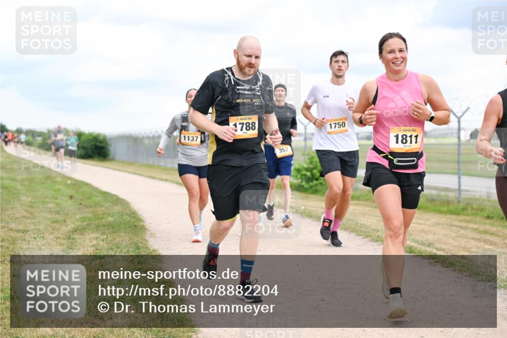 14.09.2025 - Airport Race Dr. Thomas Lammeyer http://msf.ph/oto/8882204 14.09.2025 12:34:43 Laufen 201, 1137, 1788, 352, 1750, 1811 meine-sportfotos.de