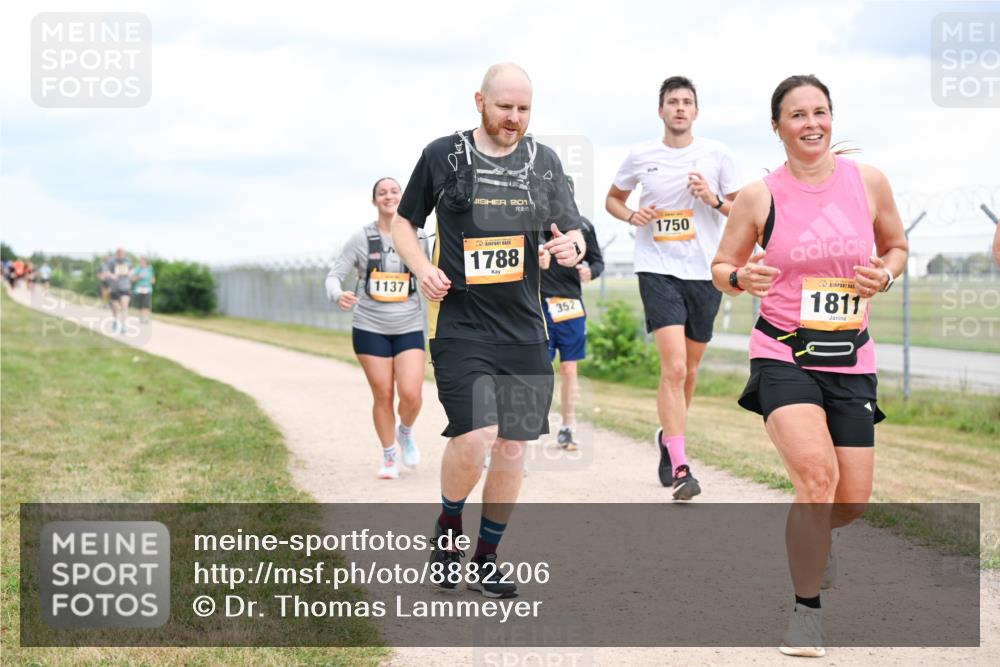 14.09.2025 - Airport Race Dr. Thomas Lammeyer http://msf.ph/oto/8882206 14.09.2025 12:34:43 Laufen 201, 1137, 1788, 352, 1750, 1811, 9 meine-sportfotos.de