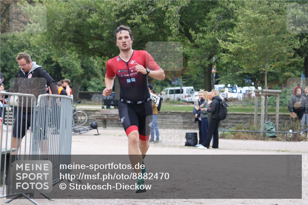 14.09.2025 - Stadtparktriathlon Strokosch-Dieckow http://msf.ph/oto/8882470 14.09.2025 09:48:30 Ziel 333, 375 meine-sportfotos.de