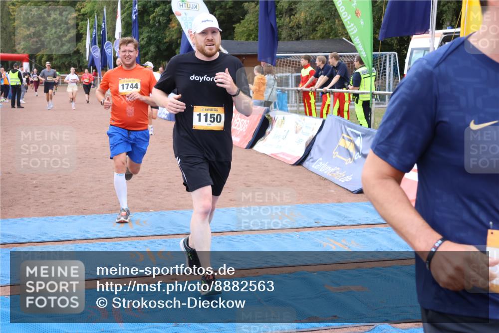 14.09.2025 - Airport Race Strokosch-Dieckow http://msf.ph/oto/8882563 14.09.2025 12:44:26 Ziel 152, 238, 948, 949, 1150, 1383, 1469, 1562, 1624, 1741, 1744 meine-sportfotos.de