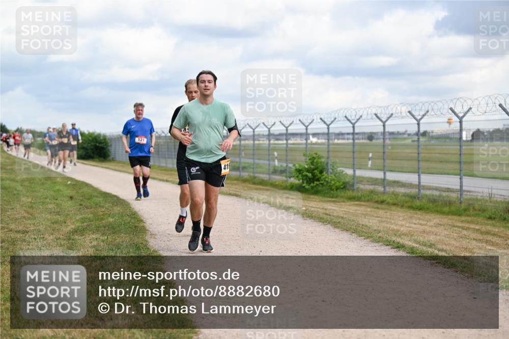 14.09.2025 - Airport Race Dr. Thomas Lammeyer http://msf.ph/oto/8882680 14.09.2025 12:35:46 Laufen 121, 41 meine-sportfotos.de